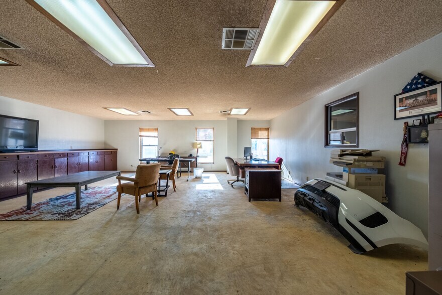 More Photos Of 397 E Evan Hewes Hwy, El Centro Auto Repair For Sale