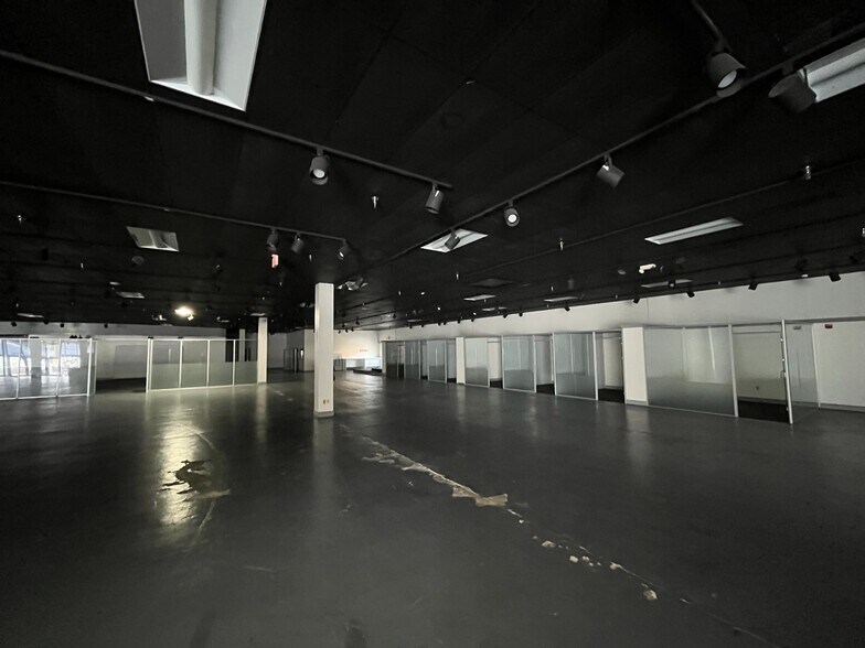 More Photos Of 2000 Principal Row, Orlando Freestanding For Lease