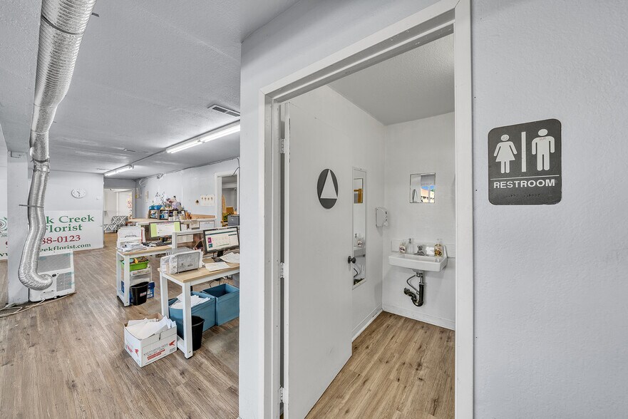 More Photos Of 2820 Broadmoor Ave, Concord Restaurant For Sale