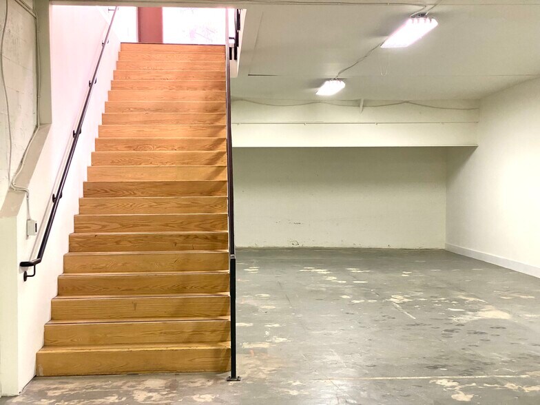 More Photos Of 901-907 S Hill St, Los Angeles Storefront For Lease