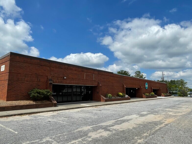 More Photos Of 1331 Citizens Pky, Morrow Office For Lease