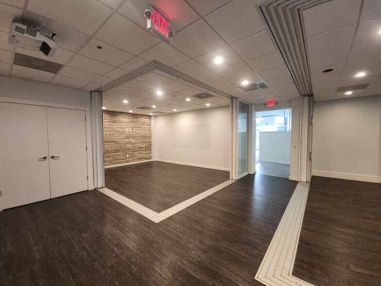More Photos Of 320 1st St N, Jacksonville Beach Office Residential For Sale