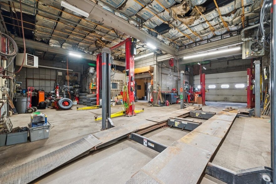 More Photos Of 403 US Highway 202, Raritan Auto Repair For Lease