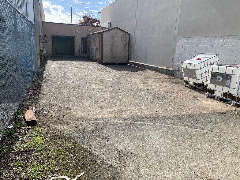 More Photos Of 890 Vallejo Ave, Novato Service For Lease