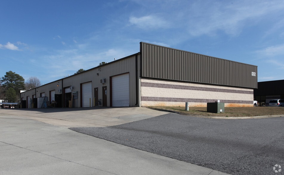 More Photos Of 105 Enterprise Dr, Cumming Unknown For Lease