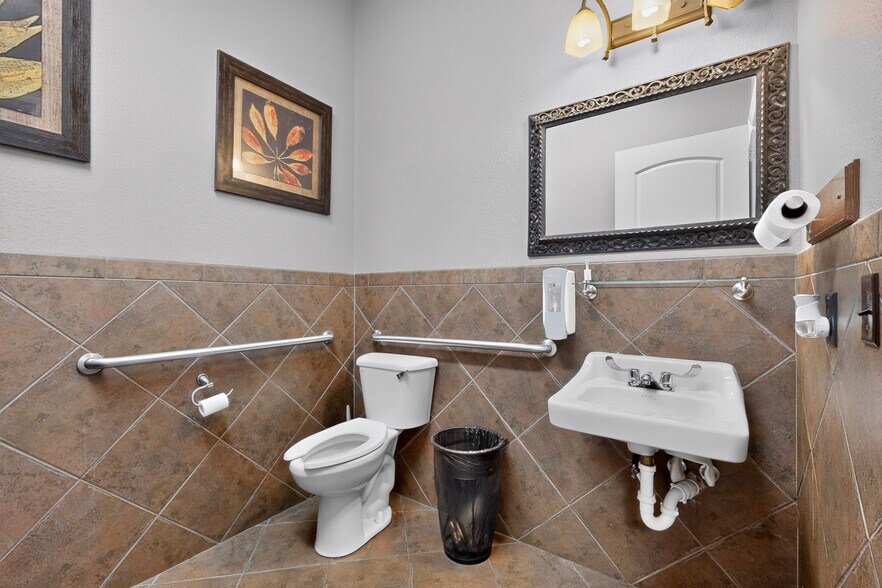 More Photos Of 2230 Bush Dr, McKinney Medical For Sale