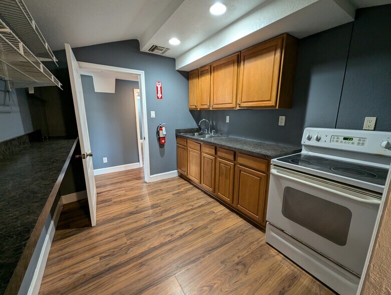 More Photos Of 1901 W Sligh Ave, Tampa Office For Sale