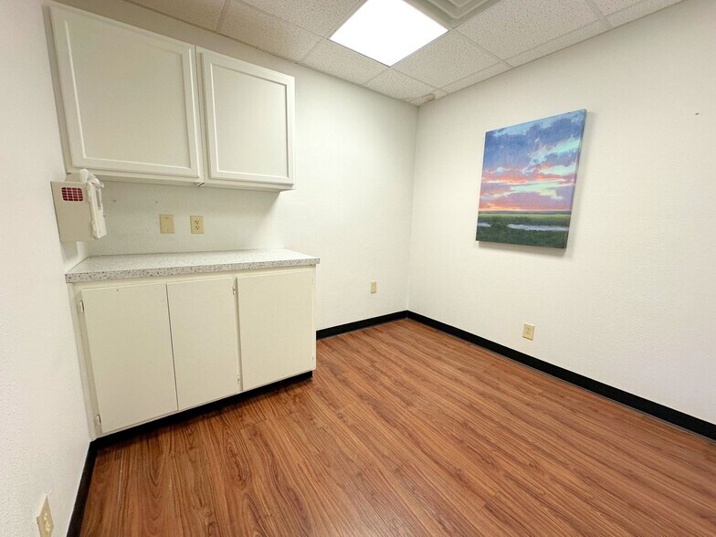 More Photos Of 12501 Judson Rd, San Antonio Medical For Lease