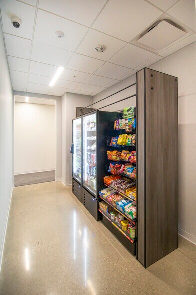 More Photos Of 1401 Discovery Pky, Milwaukee Office For Lease