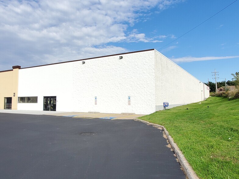 More Photos Of 1920 Edinboro Rd, Erie Flex For Lease