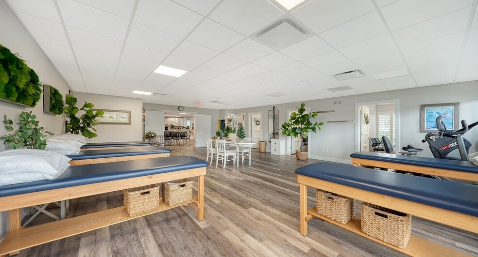 More Photos Of 1630 S Tuttle Ave, Sarasota Medical For Sale