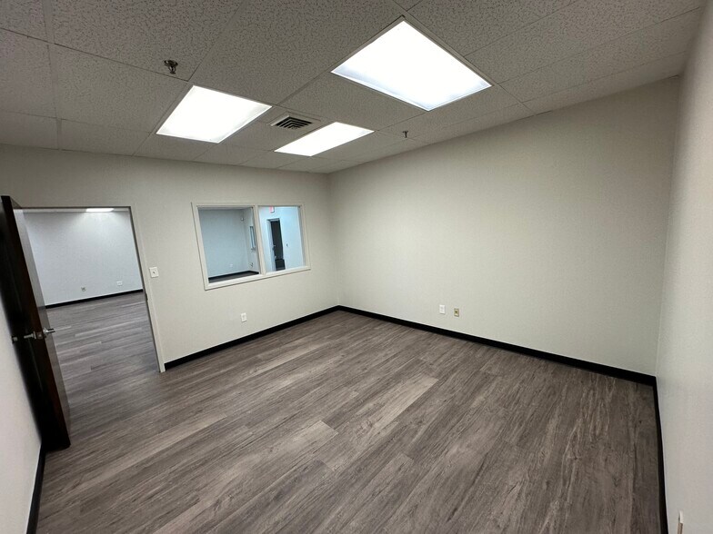 More Photos Of 4040 Delp St, Memphis Distribution For Lease
