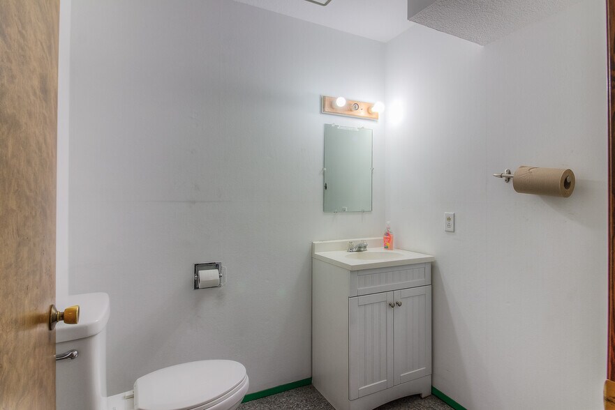 More Photos Of 31 Precision Ln, Malaga Manufacturing For Sale