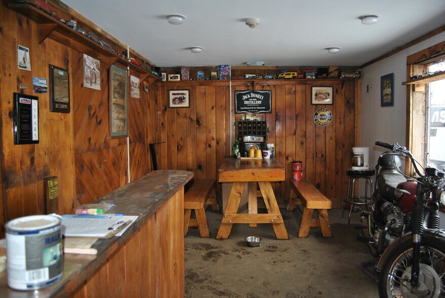 More Photos Of 86 Holland Rd, Brimfield Auto Repair For Sale
