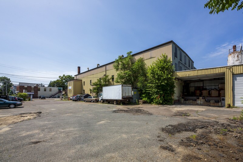 More Photos Of 950-970 Eastern Ave, Malden Manufacturing For Sale