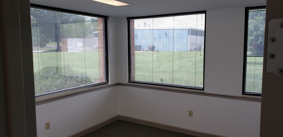More Photos Of 1802 Williamson Ct, Brentwood Office For Lease