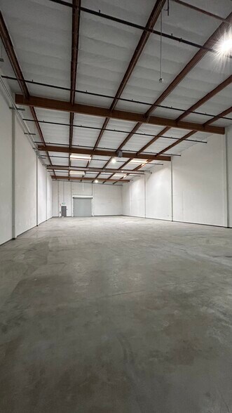 More Photos Of 34 Thomas, Irvine Research And Development For Lease