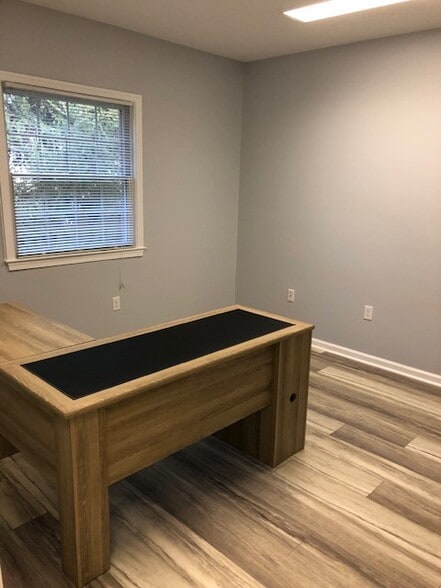 More Photos Of 722 Grant St, Herndon Medical For Sale