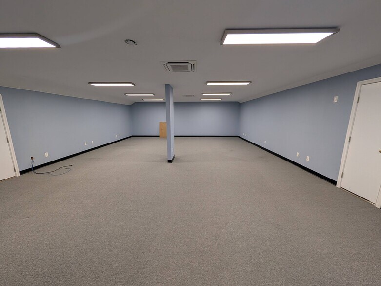 More Photos Of 3640 W Waco Dr, Waco Office For Lease