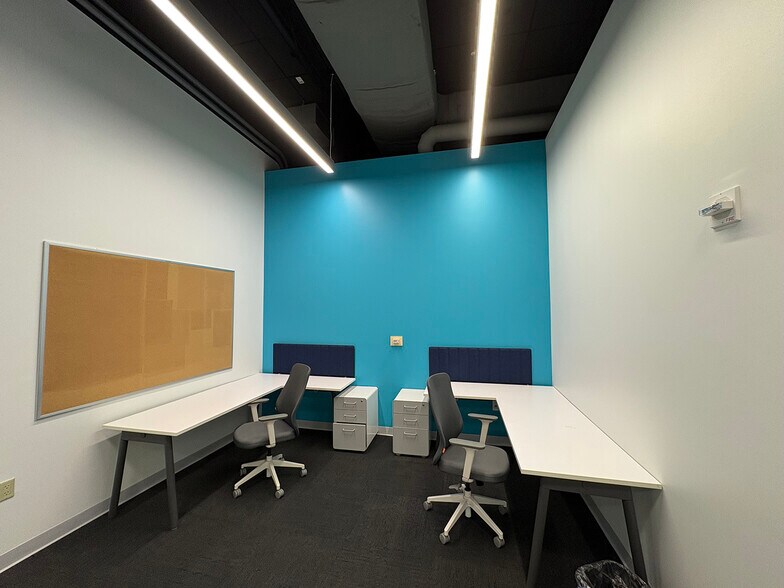 More Photos Of 221 N Kansas St, El Paso Office For Lease