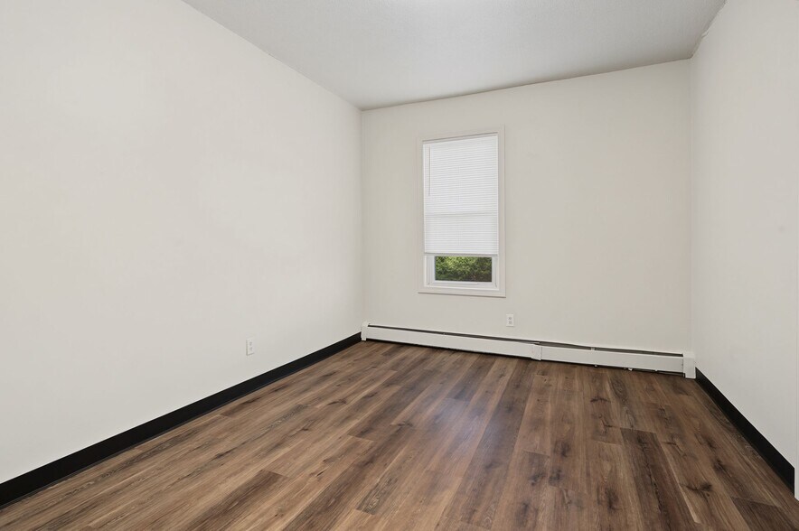More Photos Of 471 Pond St, Woonsocket Apartments For Sale