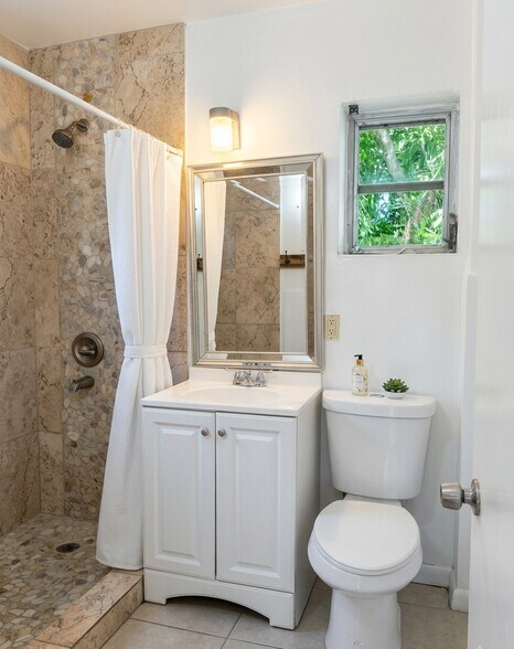 More Photos Of 2463 Dewey St, Hollywood Multifamily For Sale
