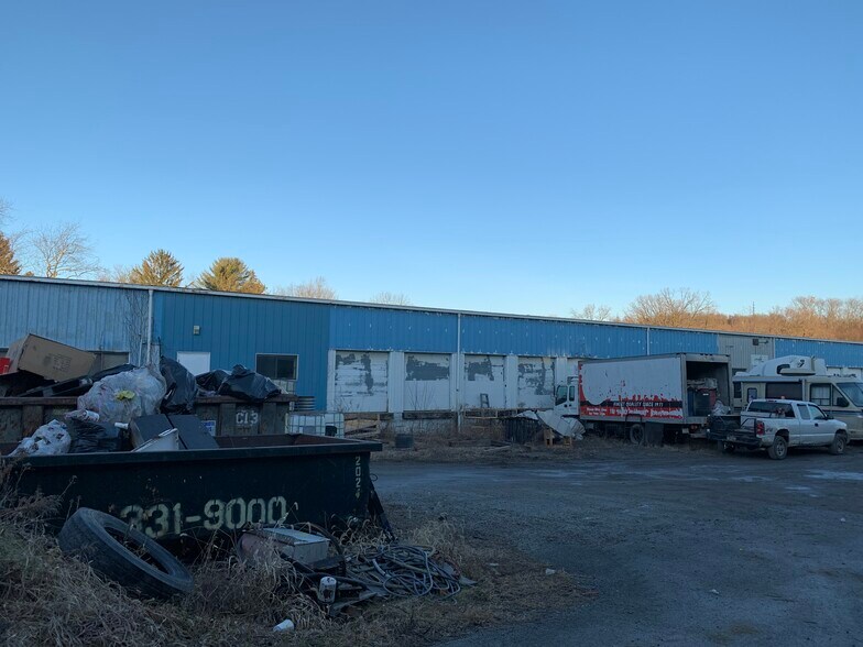 More Photos Of 2435 W Pike St, Houston Distribution For Sale