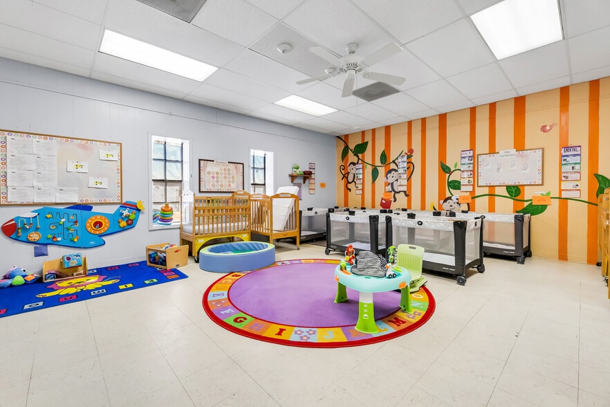 More Photos Of 306 W 24th St, Bryan Daycare Center For Sale