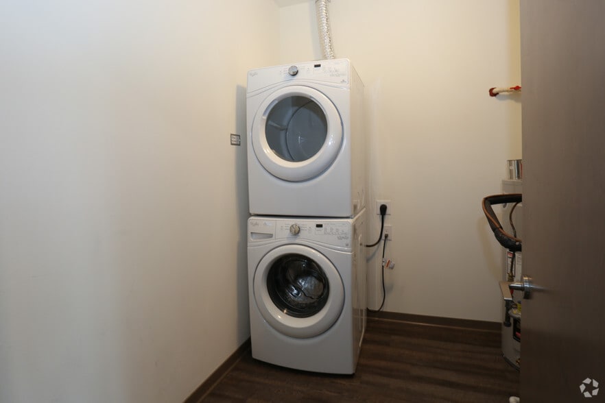 More Photos Of 7955-7973 S Main St, Oak Creek Apartments For Lease