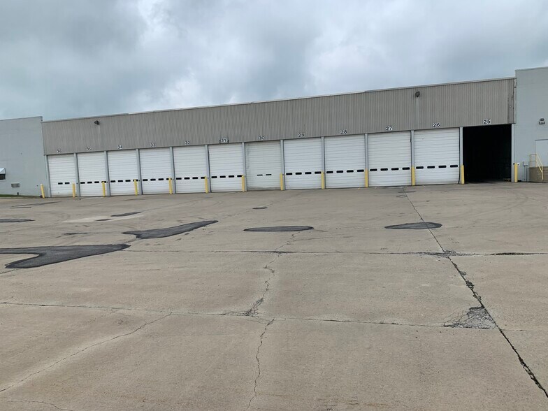 More Photos Of 615 N Agner Rd, Ottawa Manufacturing For Sale