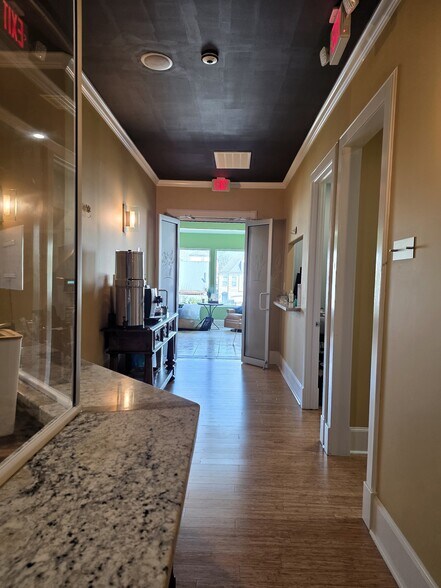 More Photos Of 5721 Winsome Ln, Houston Freestanding For Sale