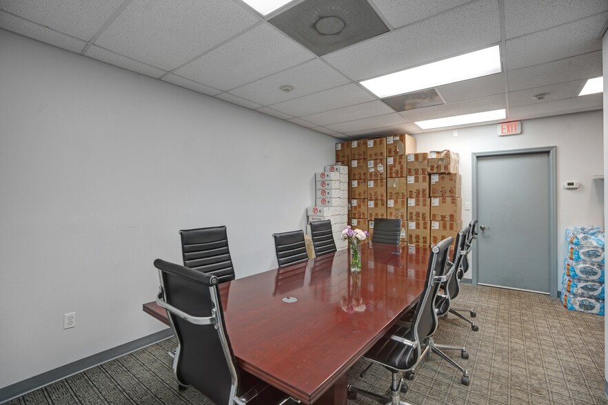 More Photos Of 1882 Porter Lake Dr, Sarasota Light Manufacturing For Sale