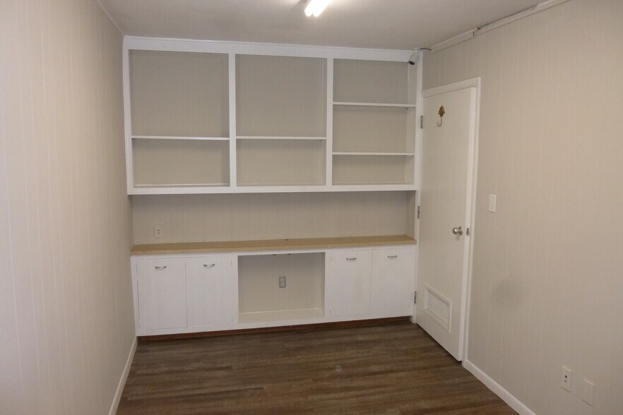 More Photos Of 1209 Wilcox Expy, Kingsport Healthcare For Lease