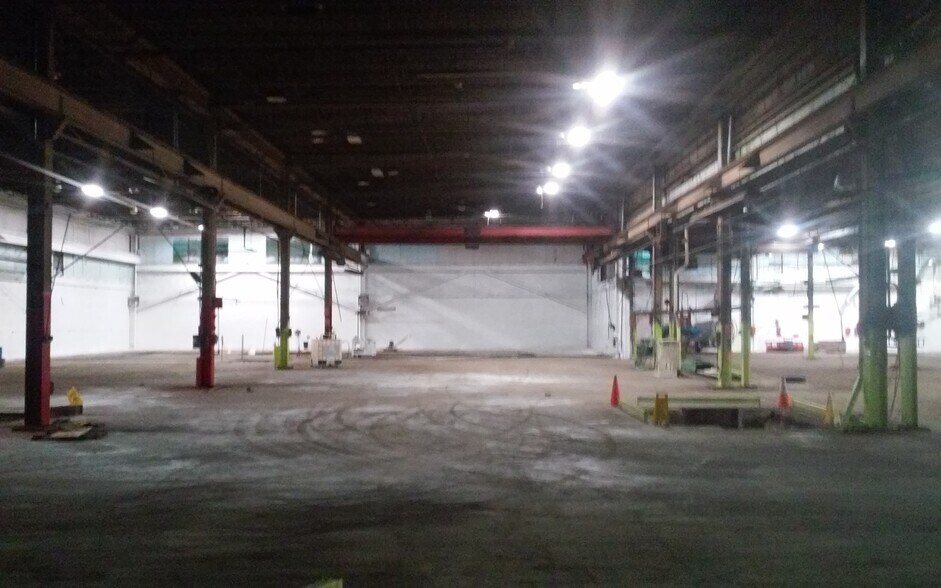 More Photos Of 315 W Mill St, Beaver Dam Manufacturing For Lease