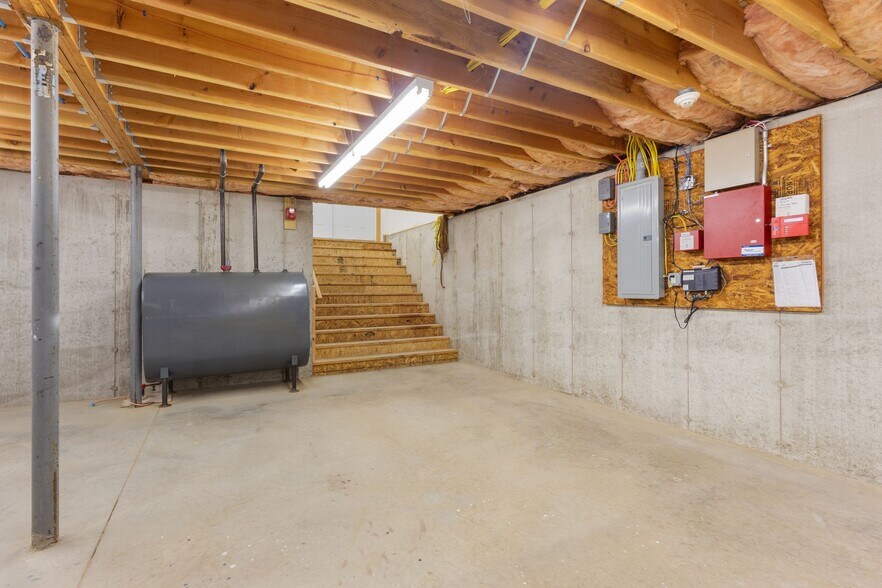 More Photos Of 204 Gray Rd, Cumberland General Retail For Sale