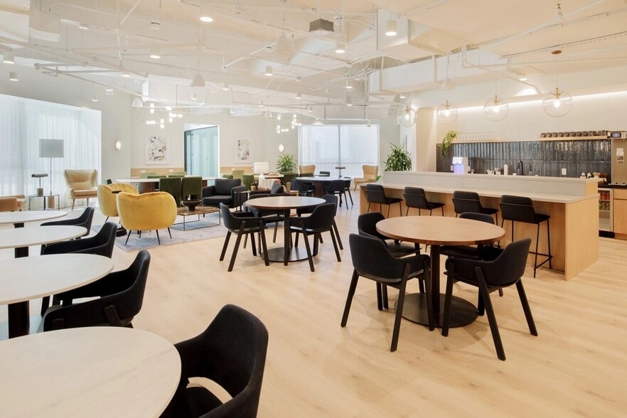 More Photos Of 200 E Las Olas Blvd, Fort Lauderdale Coworking Space