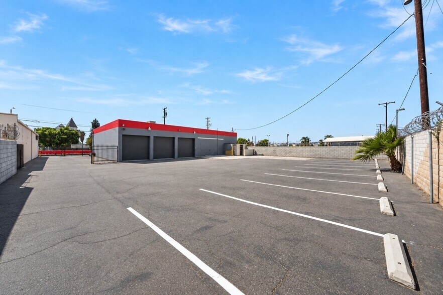 More Photos Of 960 W Holt Blvd, Ontario Freestanding For Sale