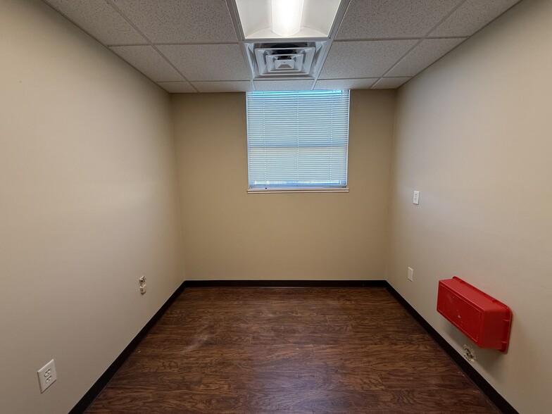 More Photos Of 121 Lincoln St, Worcester Healthcare For Lease