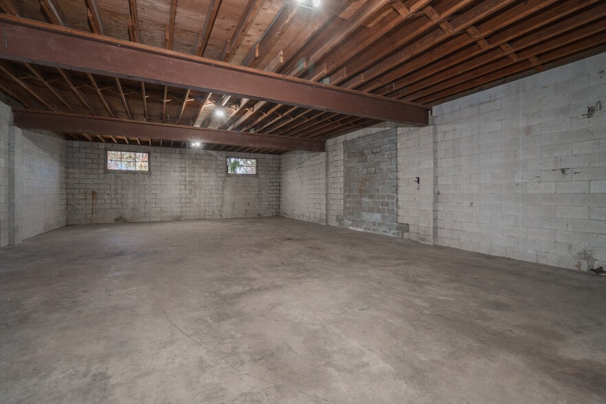 More Photos Of 1919 Drummond Ave, Panama City Distribution For Lease