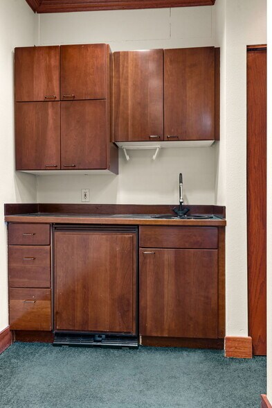 More Photos Of 4450 Cordova, Anchorage Office For Lease