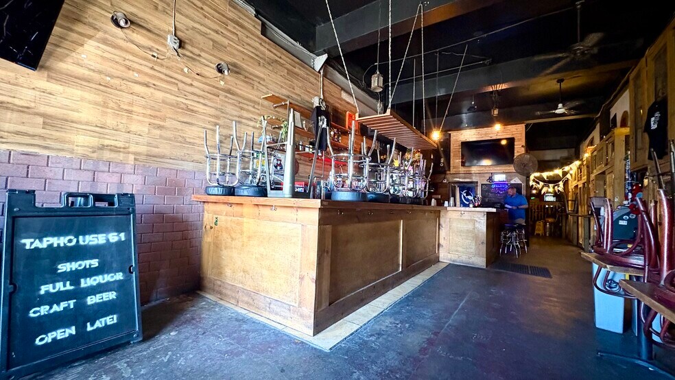 More Photos Of 2053-2063 Central Ave, Saint Petersburg Storefront For Lease