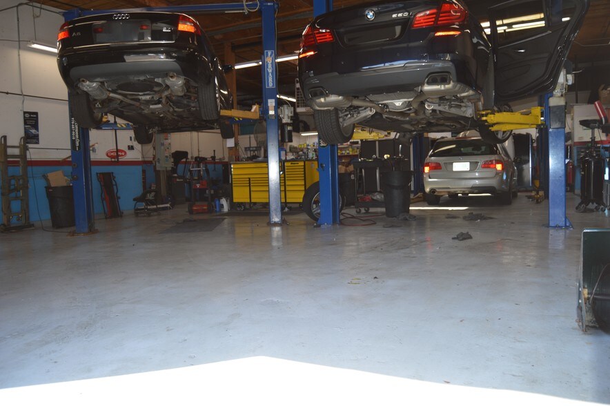 More Photos Of 60 Pine St, Methuen Light Manufacturing For Lease