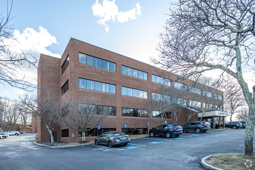 More Photos Of 60 Walnut St, Wellesley Office For Lease