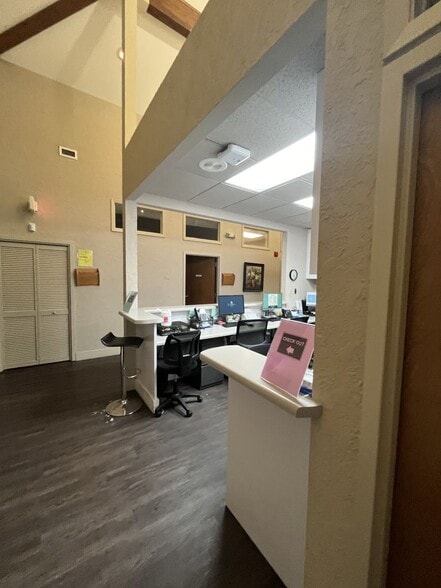 More Photos Of 540 Fontaine St, Pensacola Medical For Sale