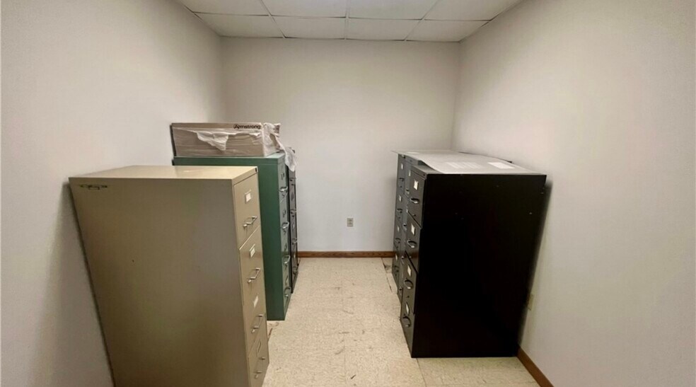 More Photos Of 438 Line Ave, Ellwood City Office For Sale