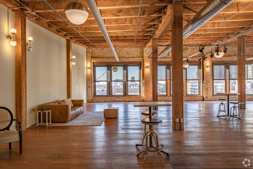More Photos Of 333 W Ohio St, Chicago Loft Creative Space For Lease