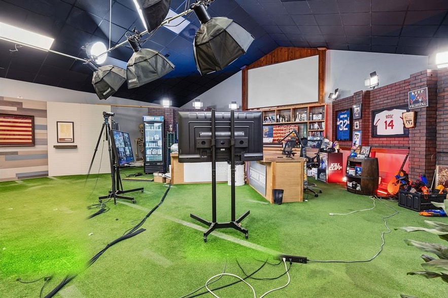 More Photos Of 9221 Highway 290 W, Austin Light Manufacturing For Lease