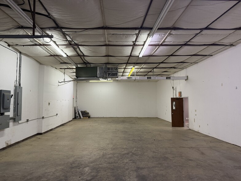 More Photos Of 9225 Ulmerton Rd, Largo Light Manufacturing For Sale