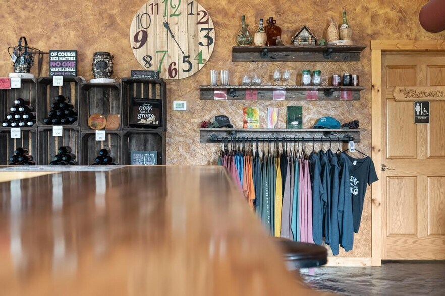 More Photos Of 9090 M-68, Alanson Storefront For Sale