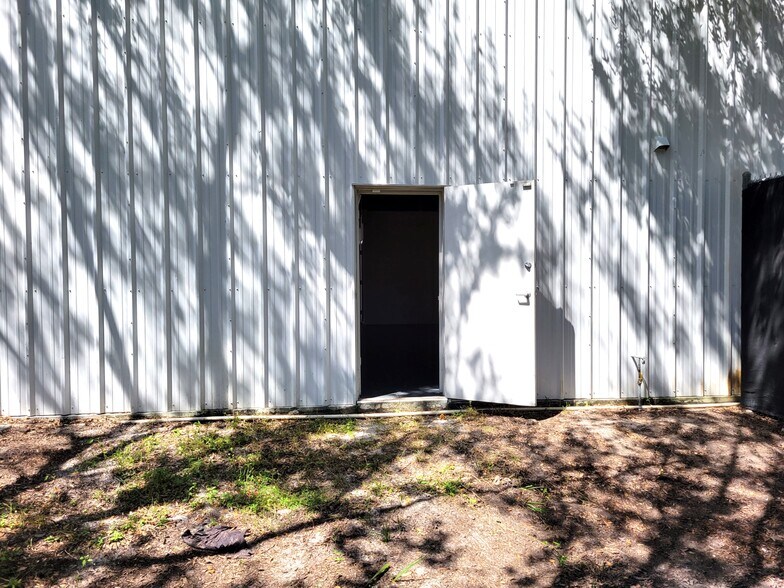 More Photos Of 656-664 SW Carter Ave, Port Saint Lucie Warehouse For Sale